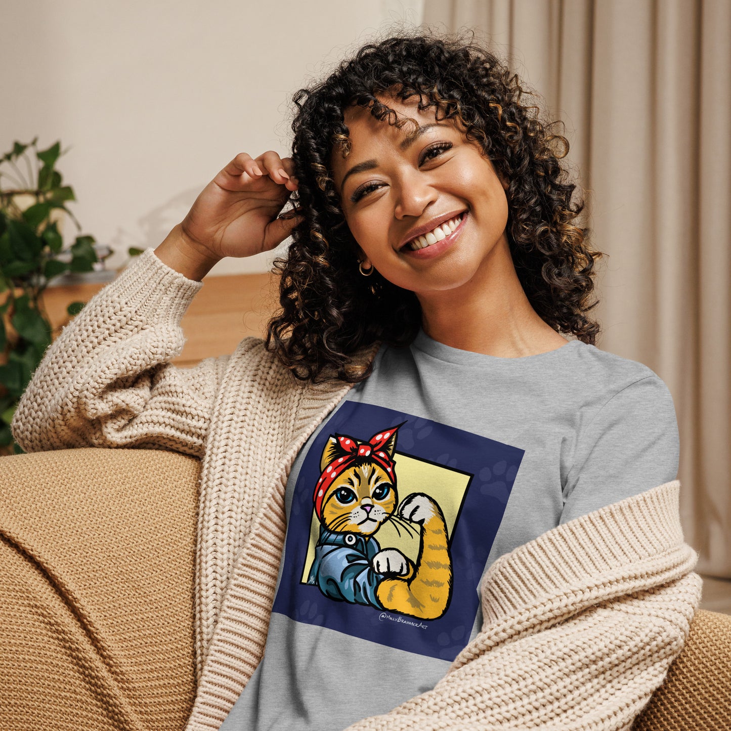 Meowsie the Riveter Women's Relaxed T-Shirt