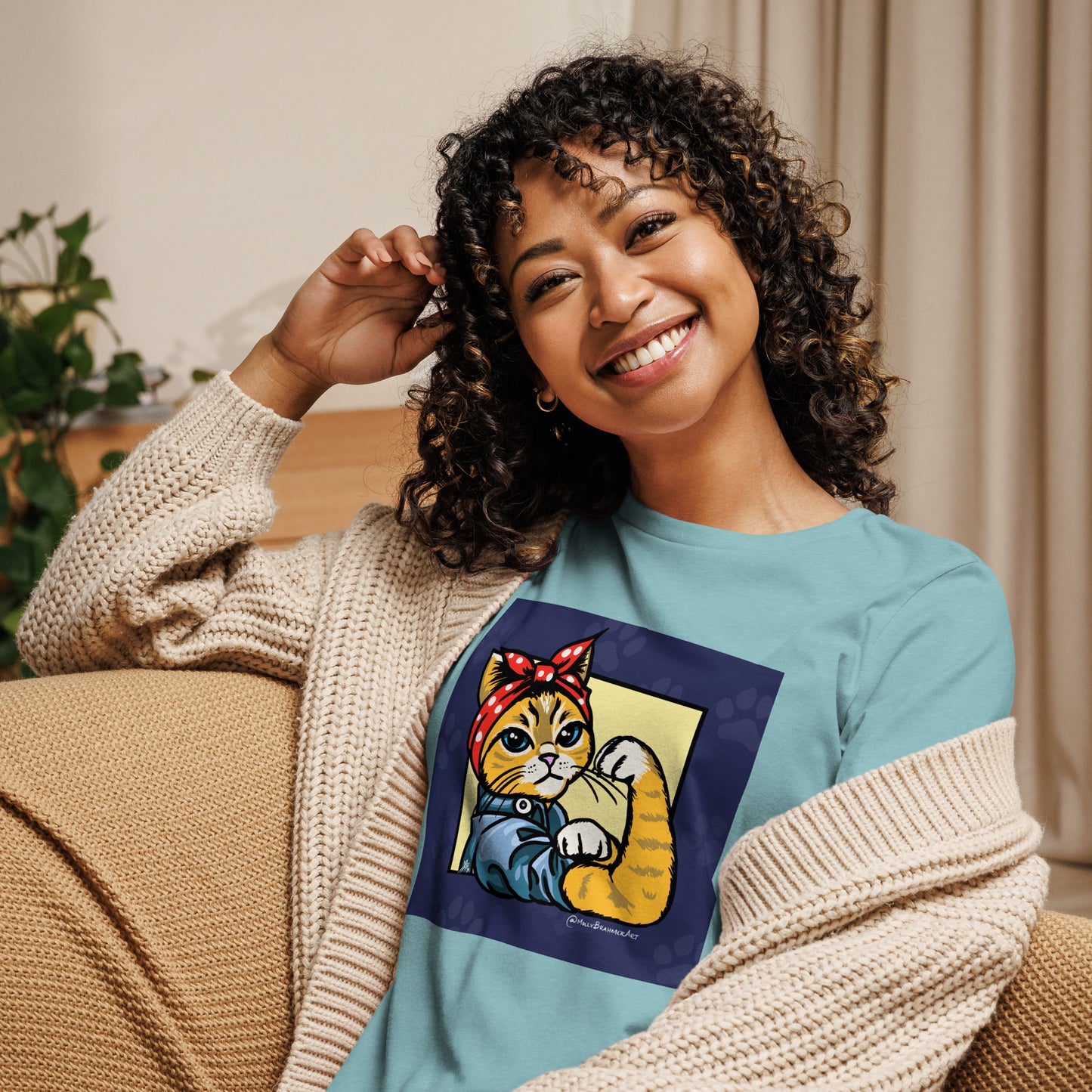 Meowsie the Riveter Women's Relaxed T-Shirt