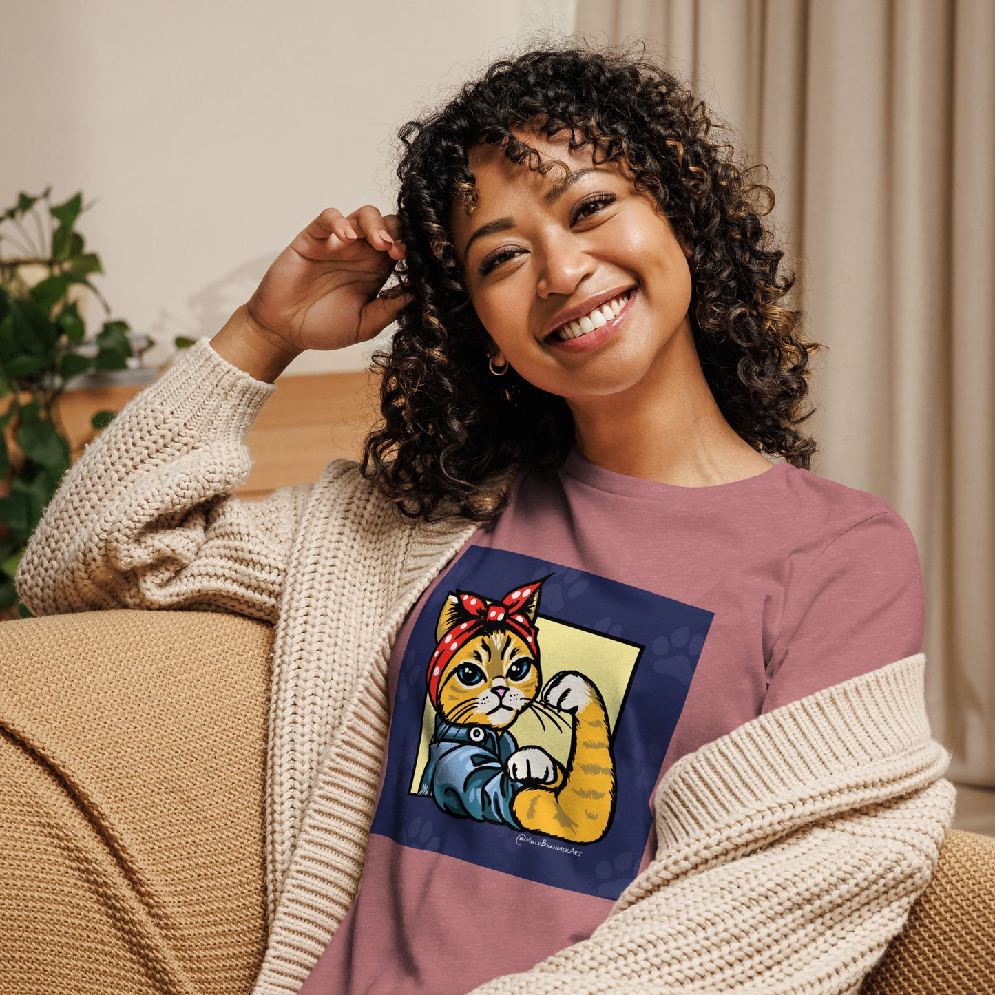 Meowsie the Riveter Women's Relaxed T-Shirt