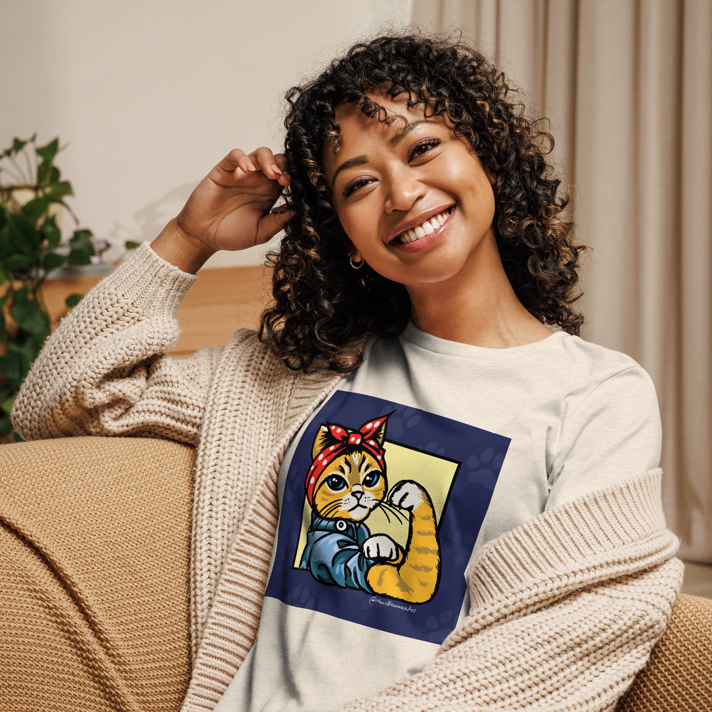 Meowsie the Riveter Women's Relaxed T-Shirt